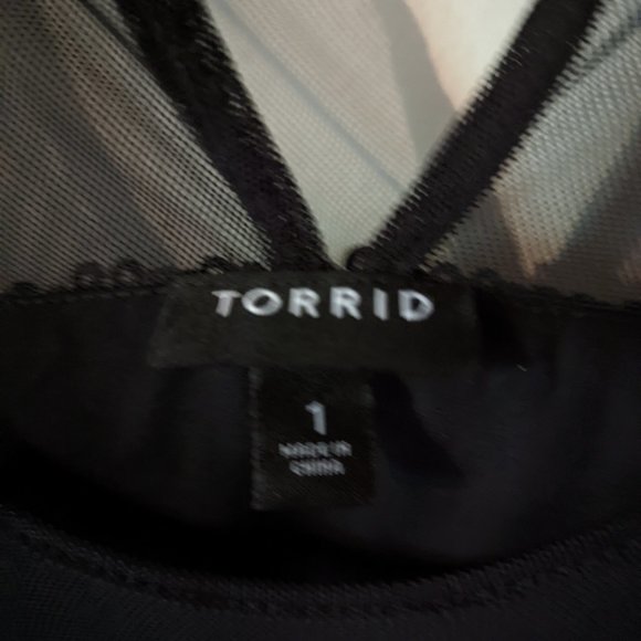 Elegant Black sequined top with mesh - Picture 3 of 4